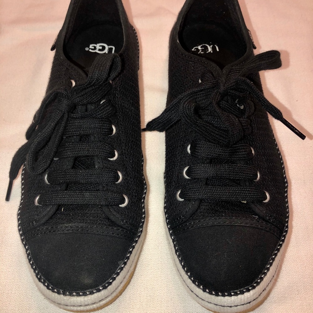 Ugg canvas tennis shoe.